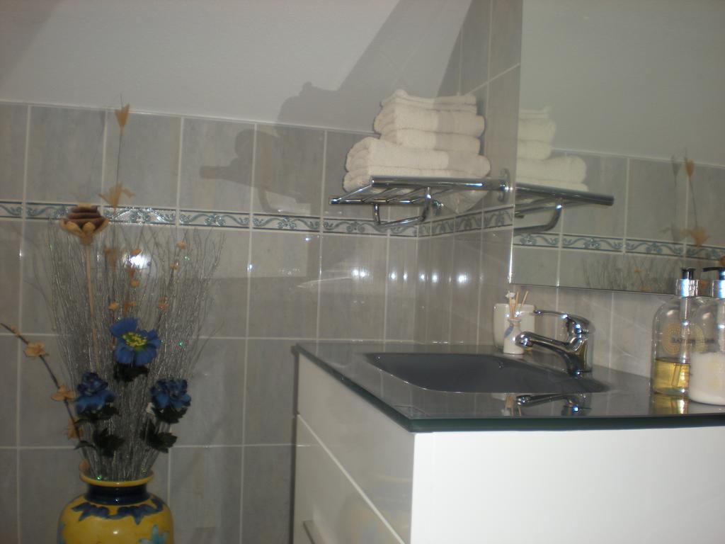 Les Voiles Vertes Moidrey Room photo